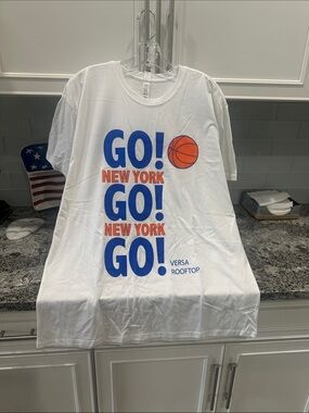 KNICKS NEW GO! New York GO! White Graphic T‑Shirt with Basketball